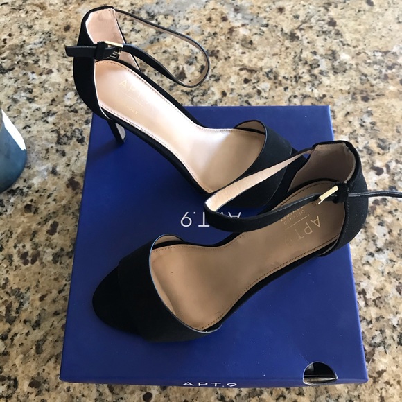 Black heels - Picture 2 of 3